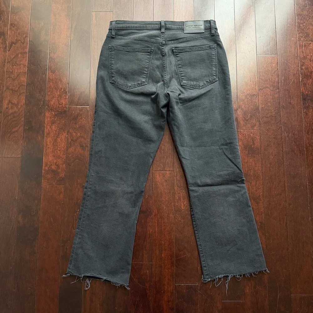 Lucky Brand Women’s Pants Mid Rise Size 12 / 31R Crop Mini Boot Black Distressed - Picture 4 of 10